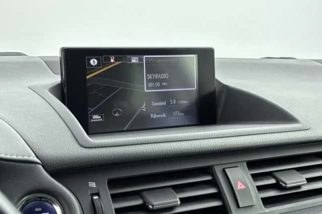 Lexus CT (2016) thumbnail 9