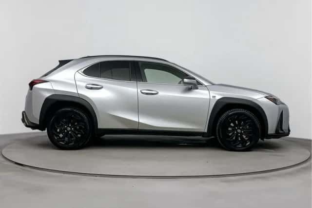 Lexus UX (2022) thumbnail 11