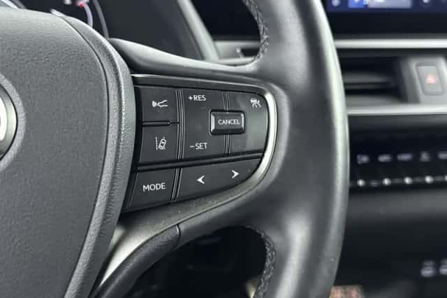 Lexus UX (2022) thumbnail 14