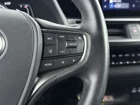 Lexus UX (2022) thumbnail 14