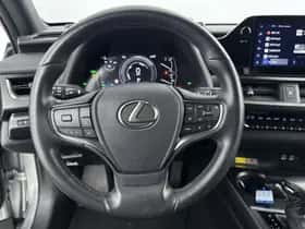 Lexus UX (2022) thumbnail 17