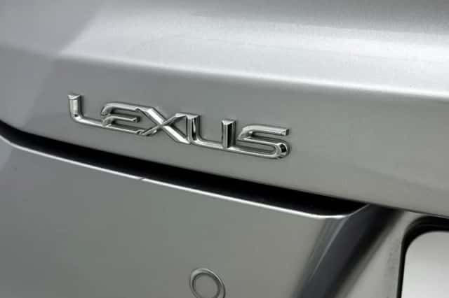 Lexus UX (2022) thumbnail 18