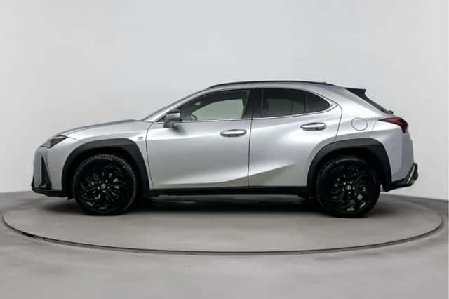 Lexus UX (2022) thumbnail 3