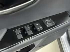 Lexus UX (2022) thumbnail 21
