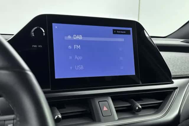 Lexus UX (2022) thumbnail 26