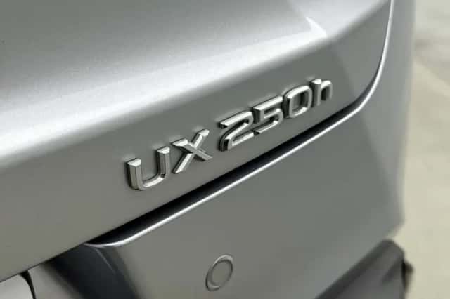 Lexus UX (2022) thumbnail 29