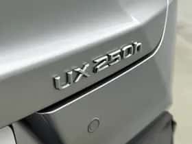 Lexus UX (2022) thumbnail 29