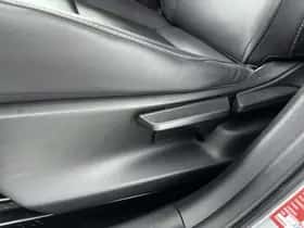 Lexus UX (2022) thumbnail 30