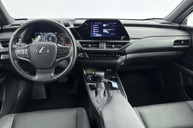Lexus UX (2022) thumbnail 4