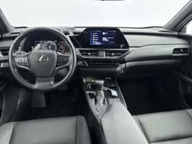Lexus UX (2022) thumbnail 4