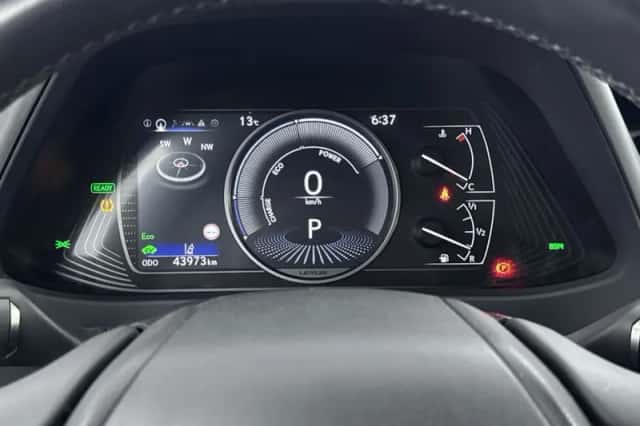 Lexus UX (2022) thumbnail 5