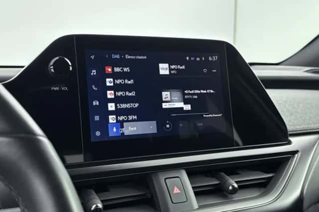 Lexus UX (2022) thumbnail 7