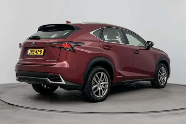 Lexus NX (2020) thumbnail 2