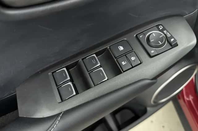Lexus NX (2020) thumbnail 18