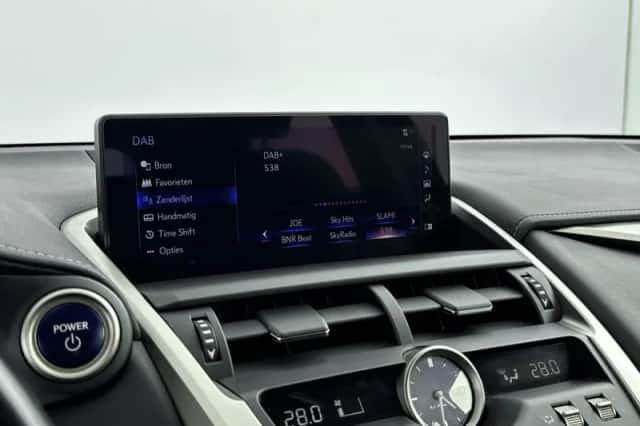Lexus NX (2020) thumbnail 6
