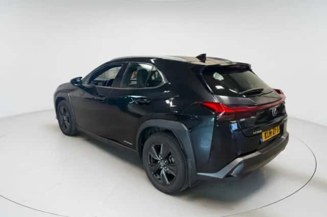Lexus UX (2020) thumbnail 4