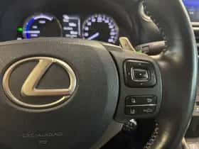 Lexus IS (2019) thumbnail 12