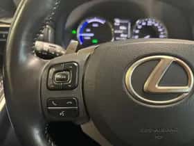Lexus IS (2019) thumbnail 14