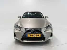 Lexus IS (2019) thumbnail 3