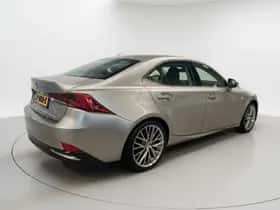 Lexus IS (2019) thumbnail 4
