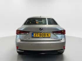 Lexus IS (2019) thumbnail 6