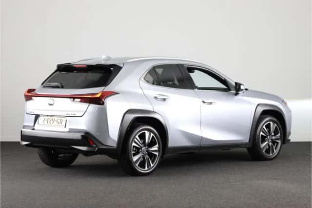 Lexus UX (2024) thumbnail 2