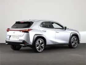 Lexus UX (2024) thumbnail 2