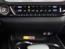 Lexus UX (2024) thumbnail 11