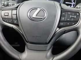 Lexus UX (2024) thumbnail 19