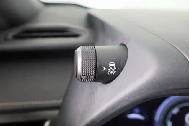 Lexus UX (2024) thumbnail 22