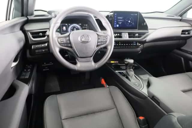 Lexus UX (2024) thumbnail 6