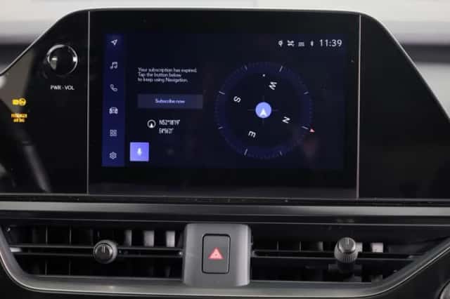 Lexus UX (2024) thumbnail 7