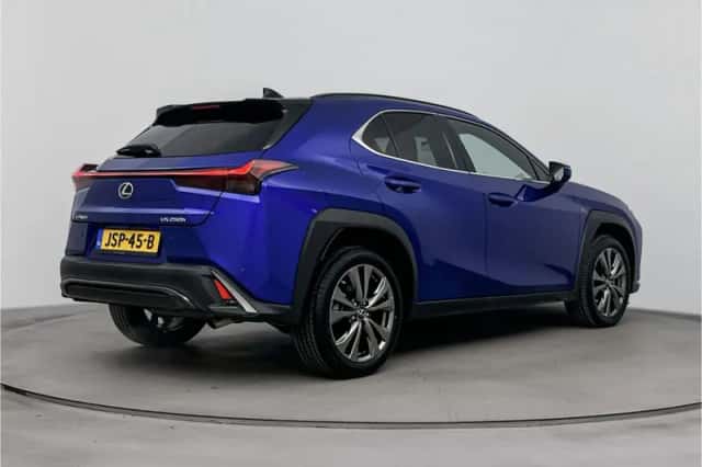 Lexus UX (2023) thumbnail 2