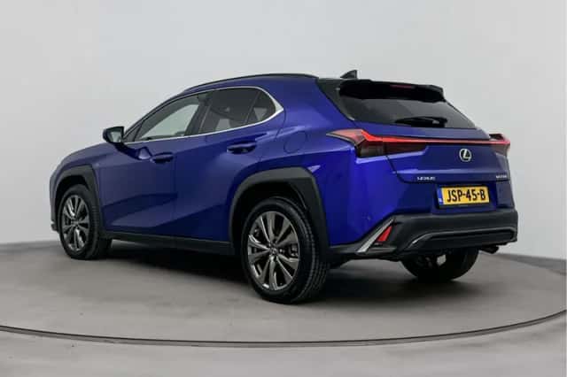 Lexus UX (2023) thumbnail 12