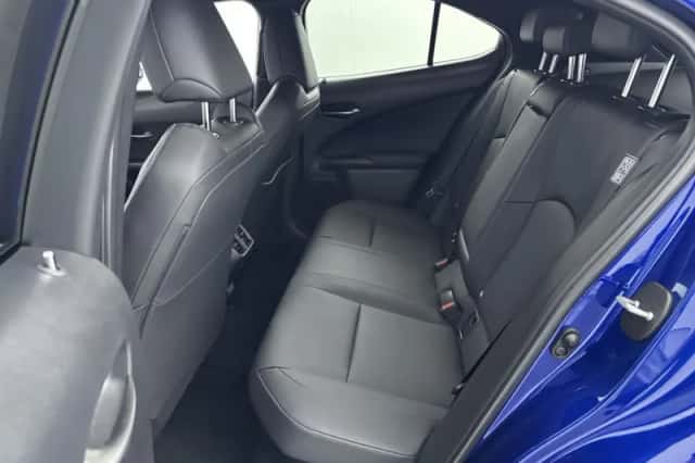 Lexus UX (2023) thumbnail 14