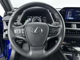 Lexus UX (2023) thumbnail 15