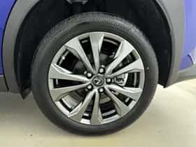 Lexus UX (2023) thumbnail 18