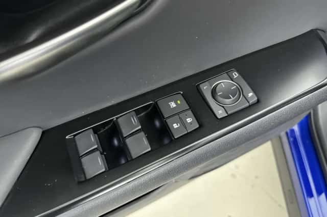 Lexus UX (2023) thumbnail 19