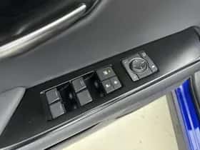 Lexus UX (2023) thumbnail 19