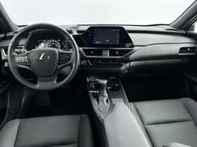 Lexus UX (2023) thumbnail 4