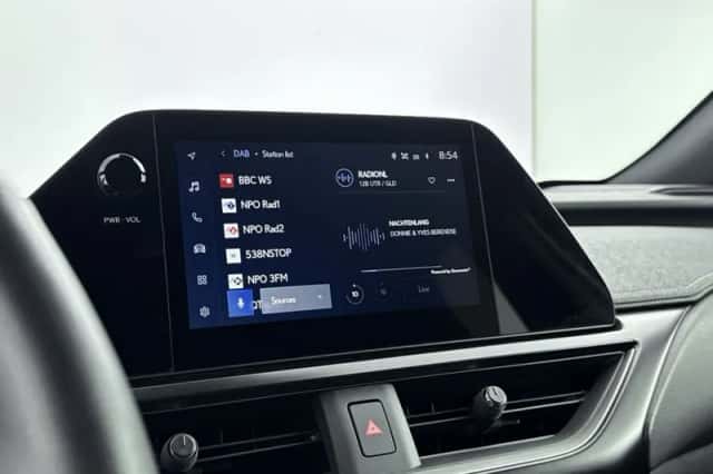 Lexus UX (2023) thumbnail 6