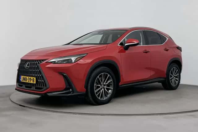 Lexus NX (2023) thumbnail 1