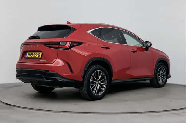 Lexus NX (2023) thumbnail 2
