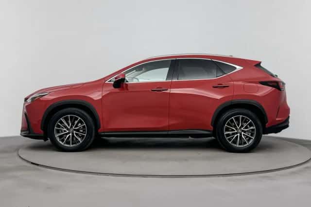 Lexus NX (2023) thumbnail 3