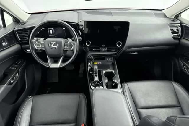 Lexus NX (2023) thumbnail 4