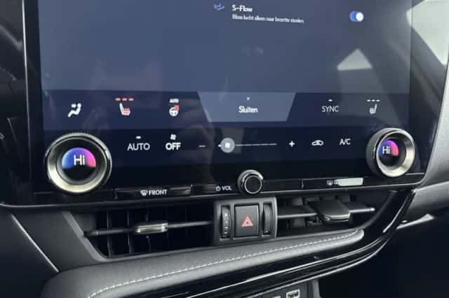 Lexus NX (2023) thumbnail 9