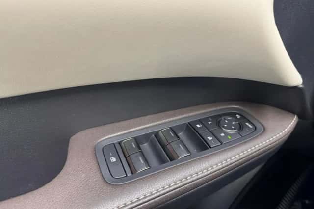 Lexus RX (2023) thumbnail 23