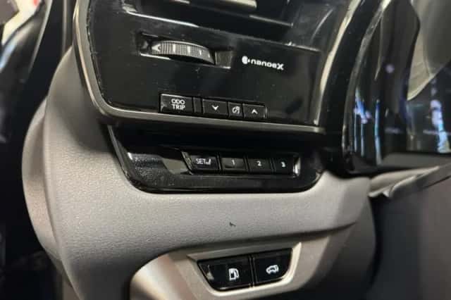 Lexus RX (2023) thumbnail 24