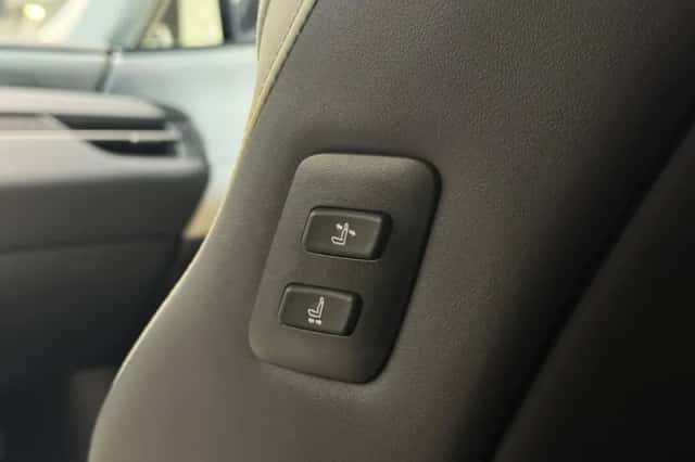 Lexus RX (2023) thumbnail 25