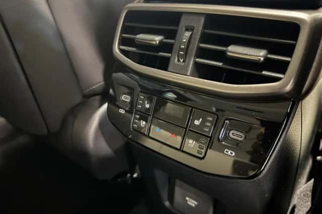 Lexus RX (2023) thumbnail 26